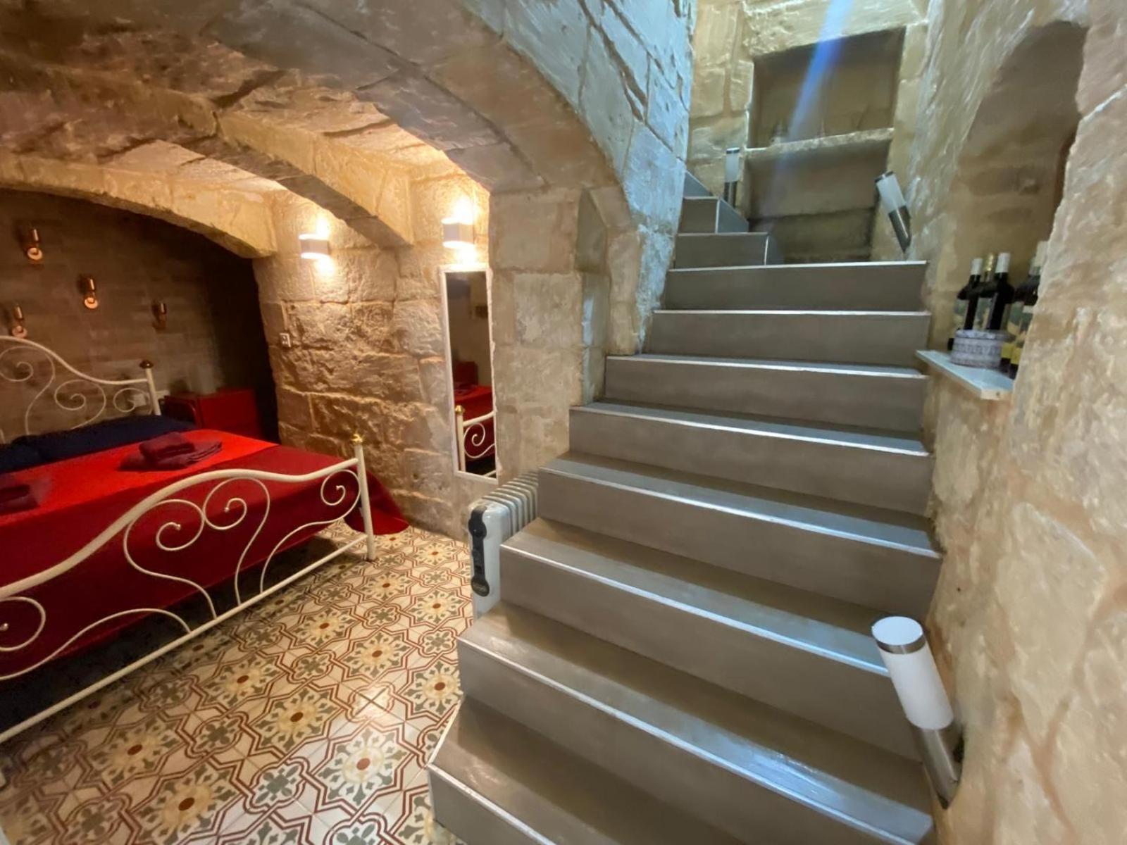 Malta'S Naughtiest Cabaret Apartman Floriana Kültér fotó