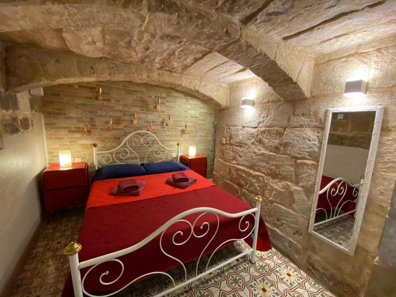Malta'S Naughtiest Cabaret Apartman Floriana Kültér fotó